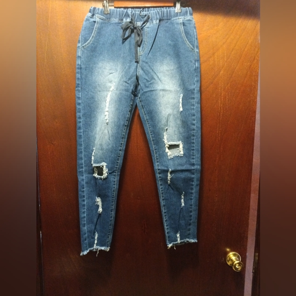 Hayden LA NWT Size Large Distressed Pull On Skinny Dark Wash Jeans